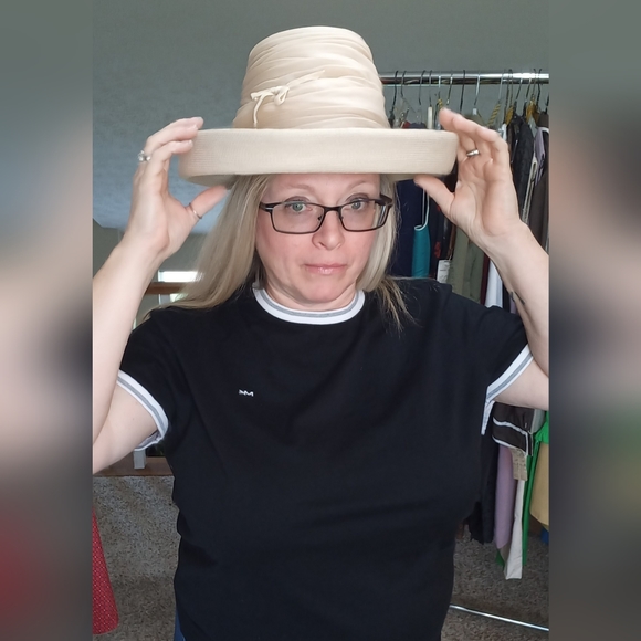 Meet your Posher, Susan - Picture 3 of 12